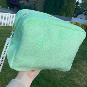 Stoney Clover Ln Terry Pouch